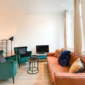 Luxurious Canalview Apt With Patio Centre Holiday home
